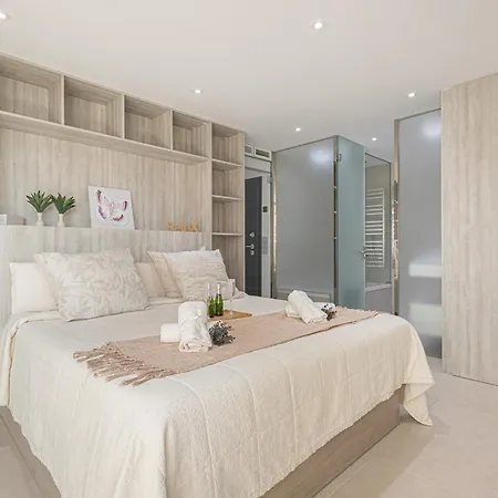 Luxury Beachfront Palmeras For 2 - Happy Daire